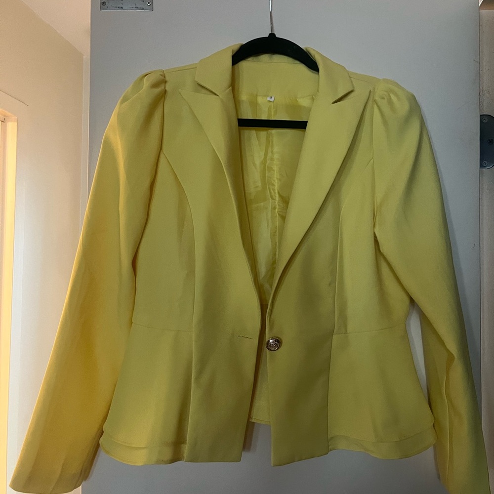 Nice yellow blazer